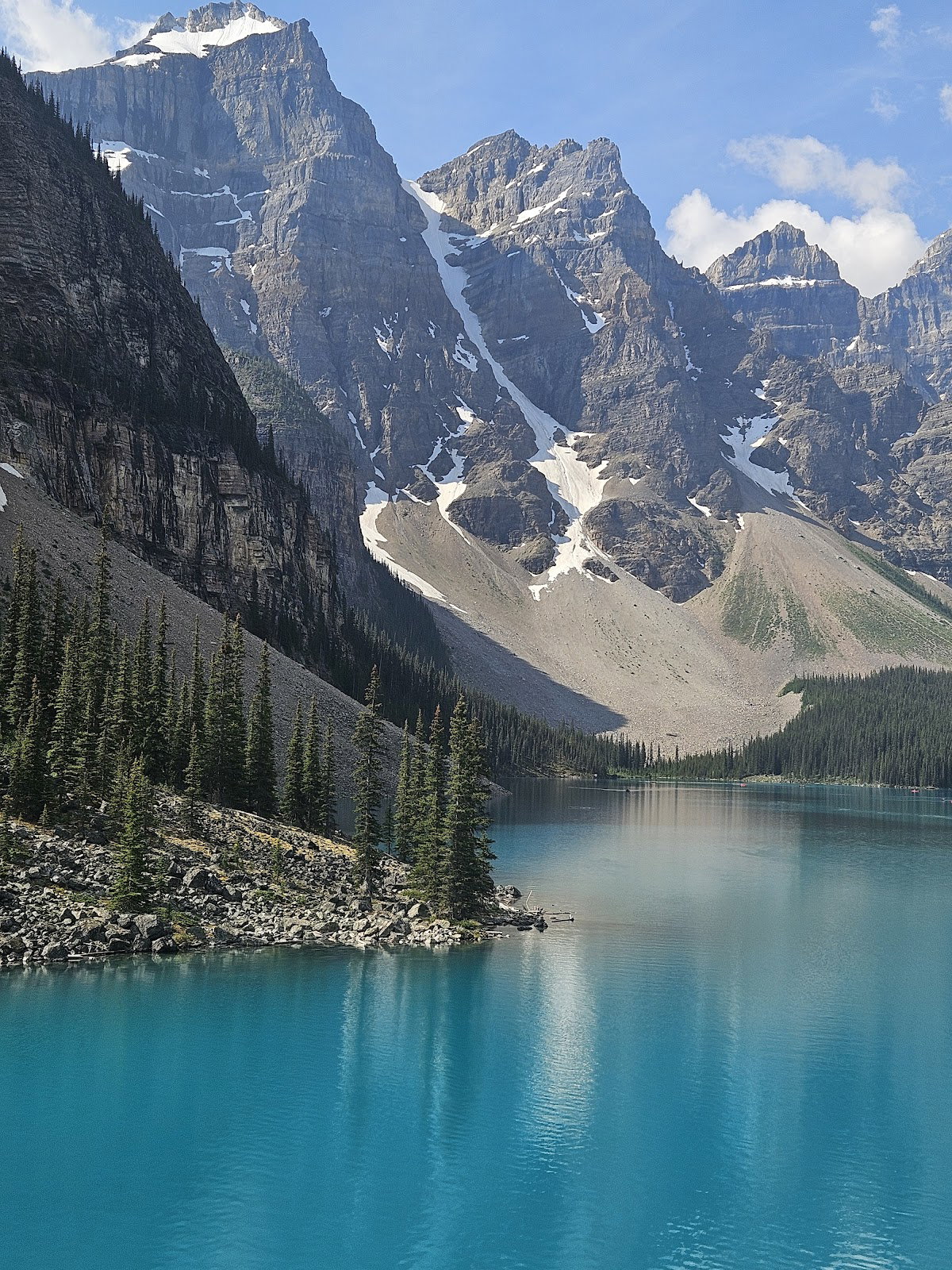 Turquoise Moraine Lake beneath the Valley of the Ten Peaks